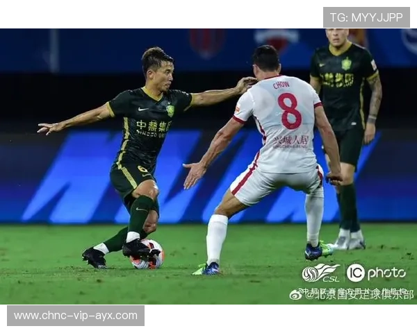 成都蓉城在禁区前的突破选择极其果断