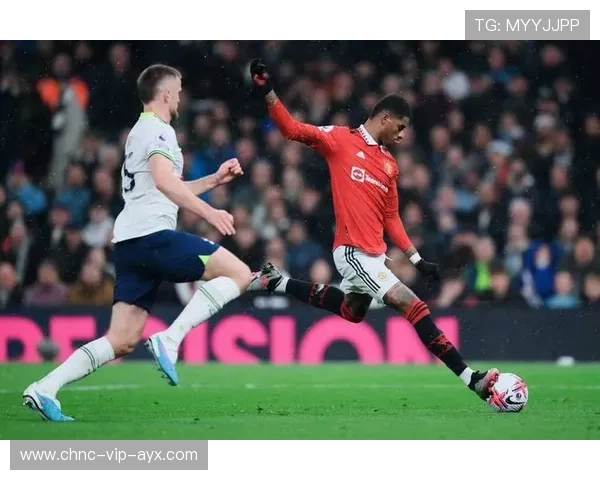 拉什福德禁区内推射稳稳进网